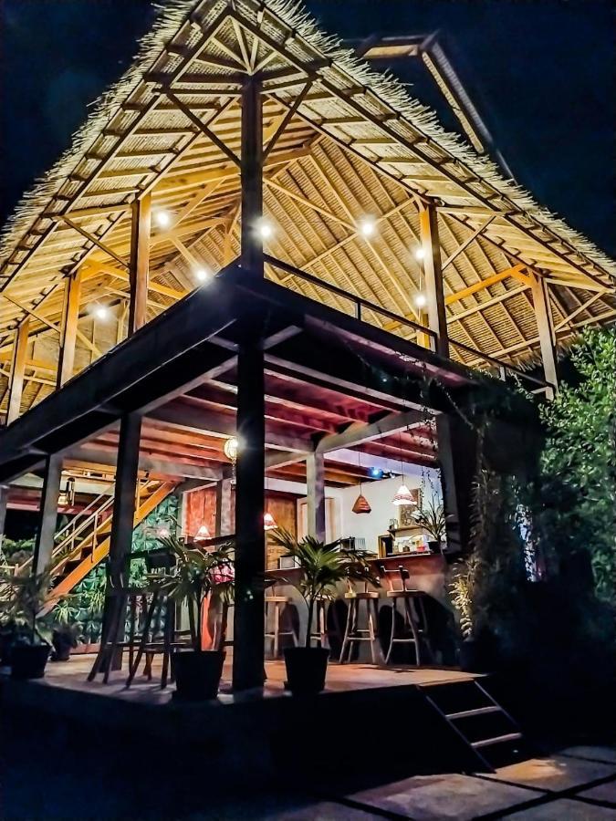 Basa-Basi Lodge Karimunjawa-Inseln Exterior foto