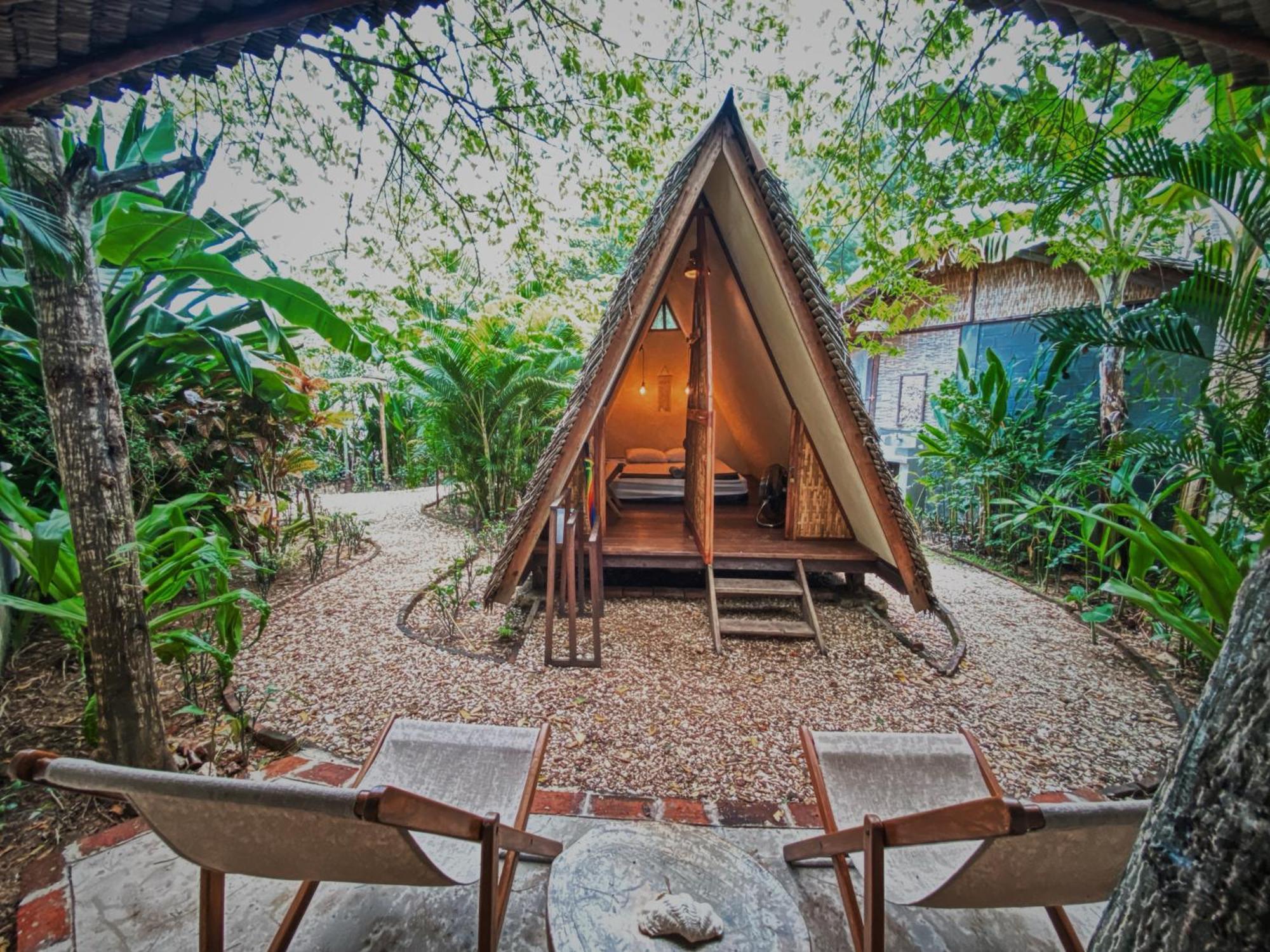 Basa-Basi Lodge Karimunjawa-Inseln Exterior foto