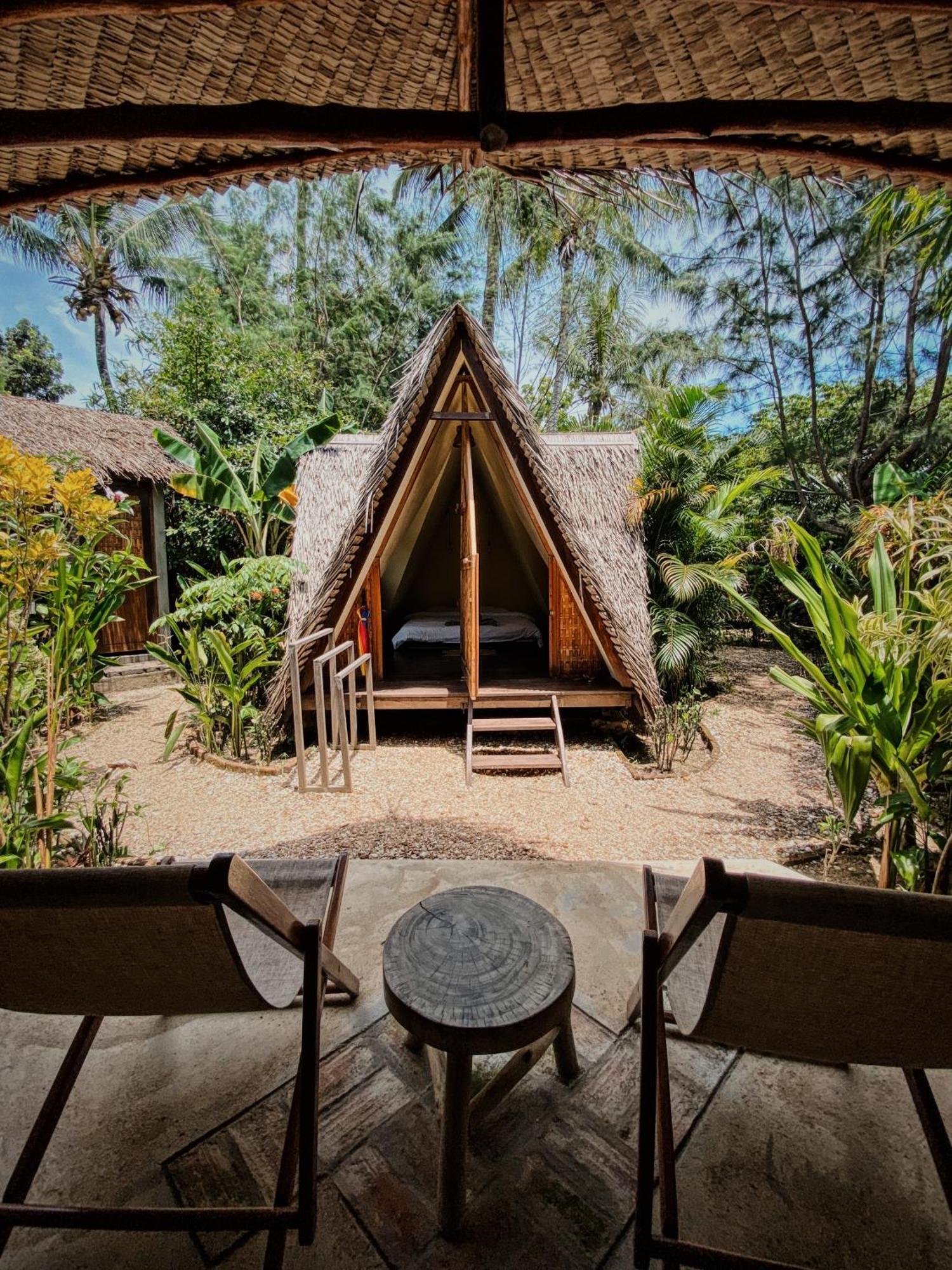 Basa-Basi Lodge Karimunjawa-Inseln Exterior foto
