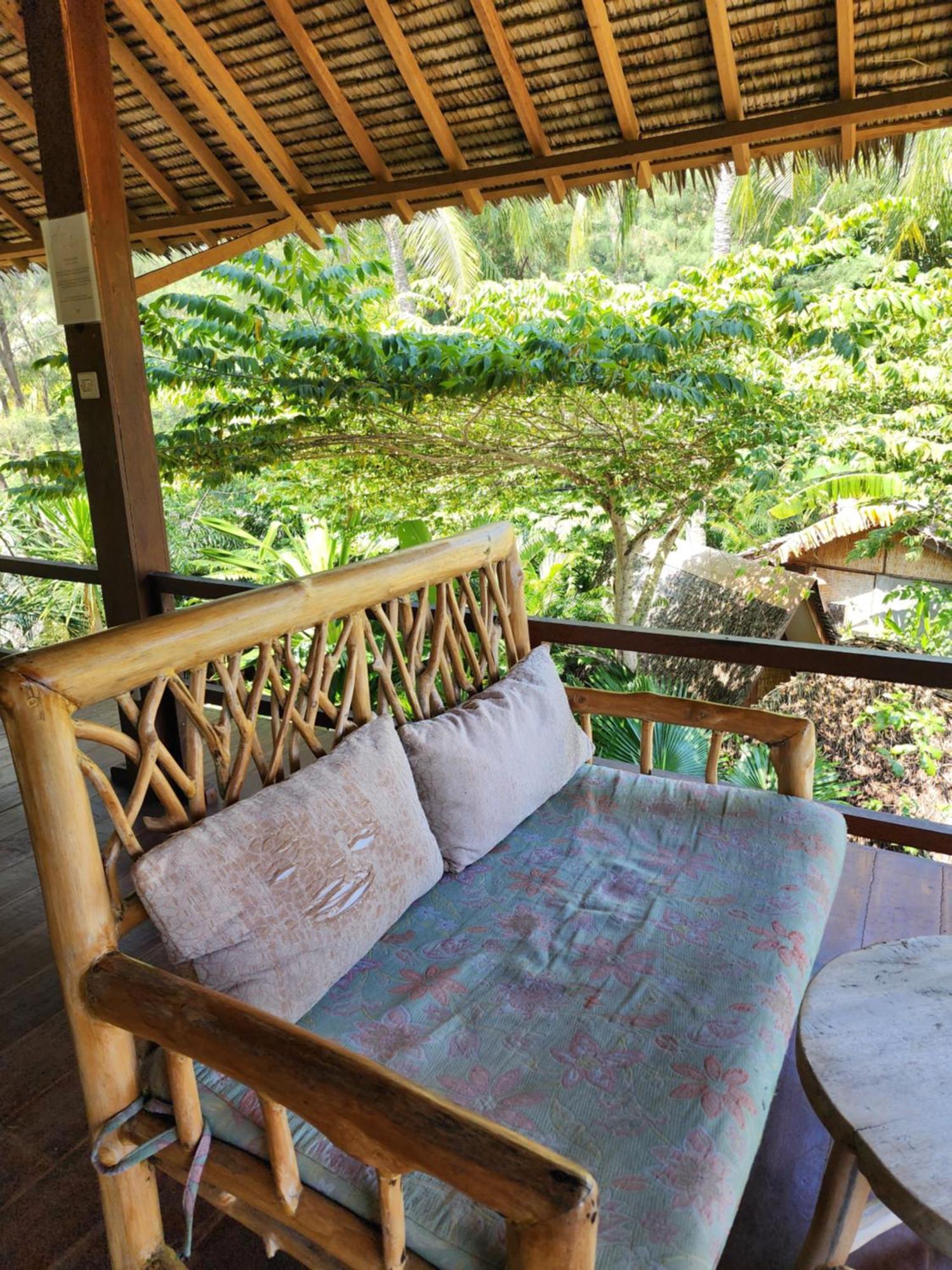 Basa-Basi Lodge Karimunjawa-Inseln Exterior foto