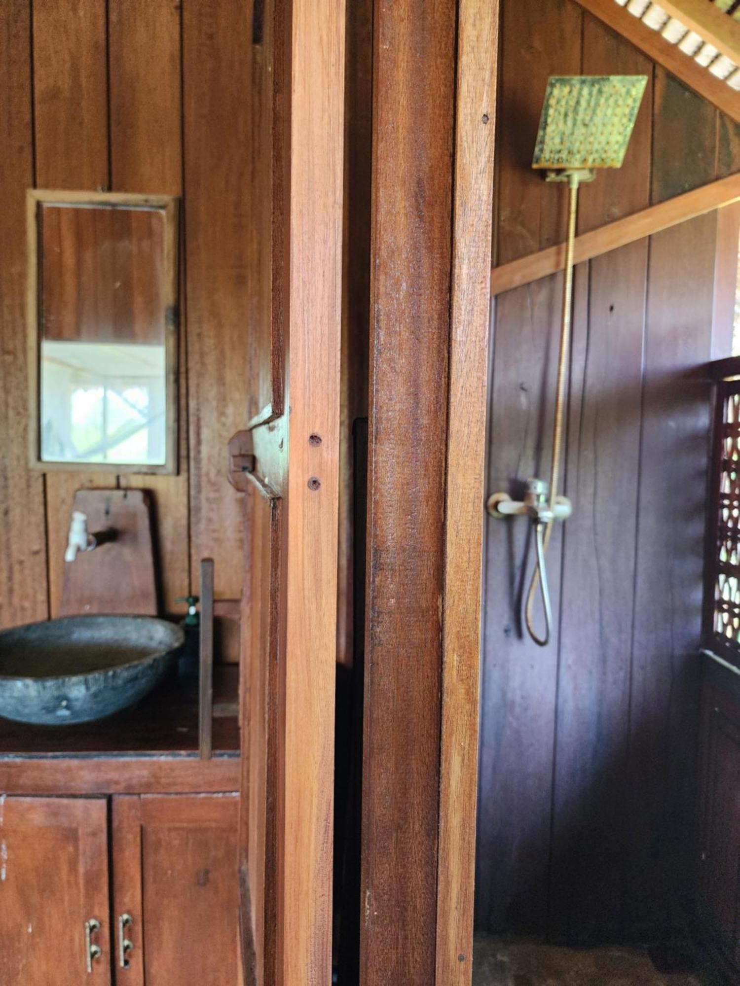Basa-Basi Lodge Karimunjawa-Inseln Exterior foto