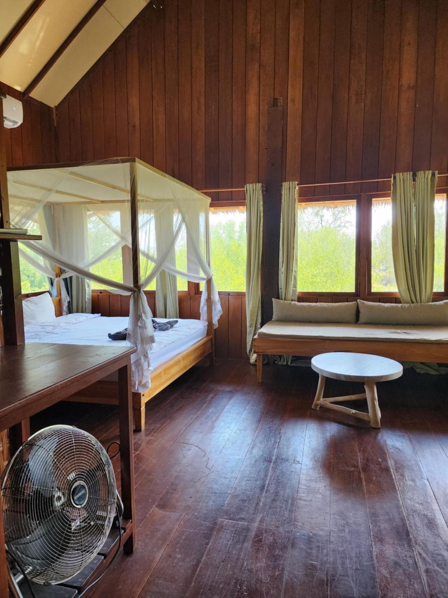 Basa-Basi Lodge Karimunjawa-Inseln Exterior foto