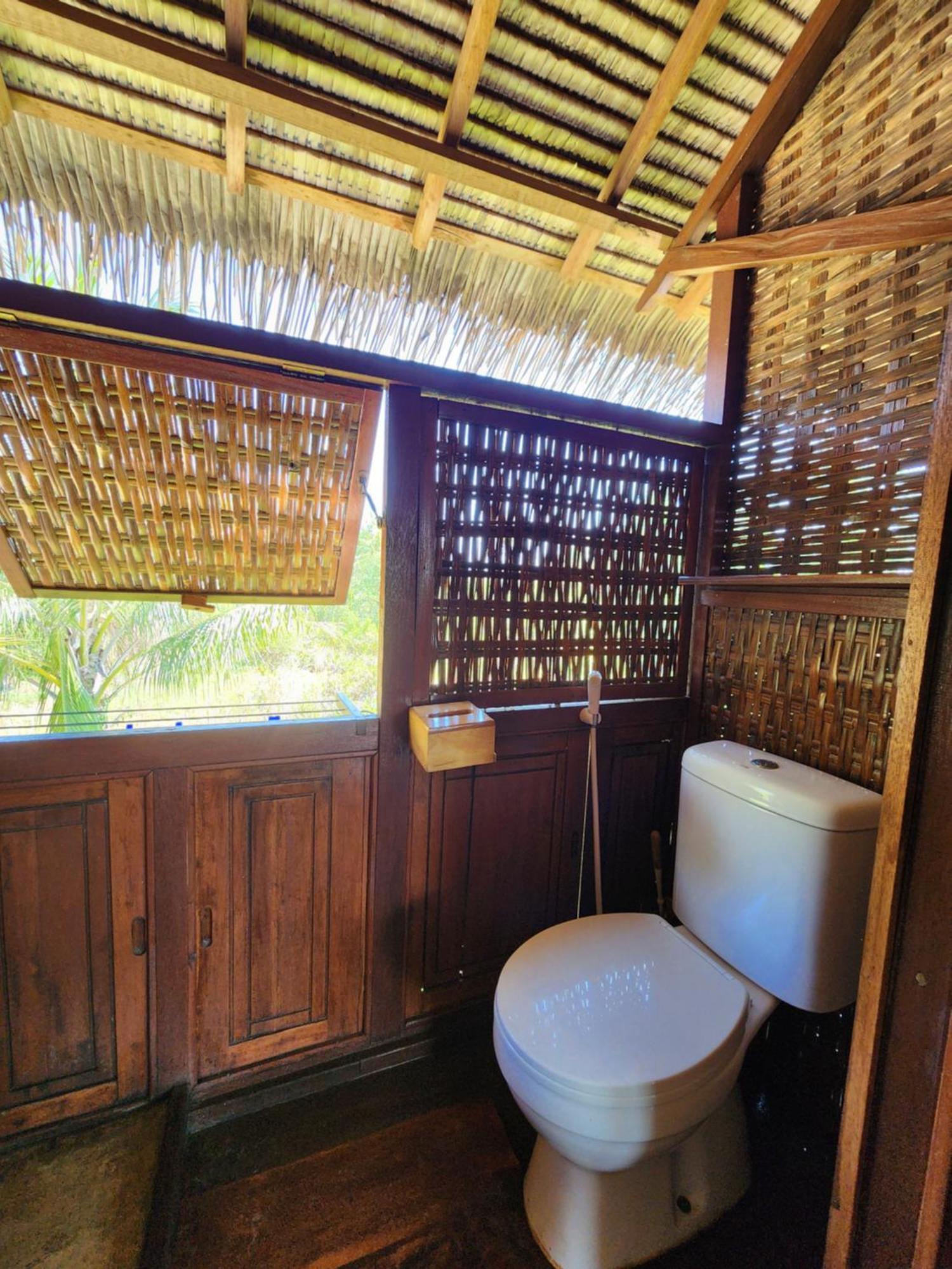 Basa-Basi Lodge Karimunjawa-Inseln Exterior foto