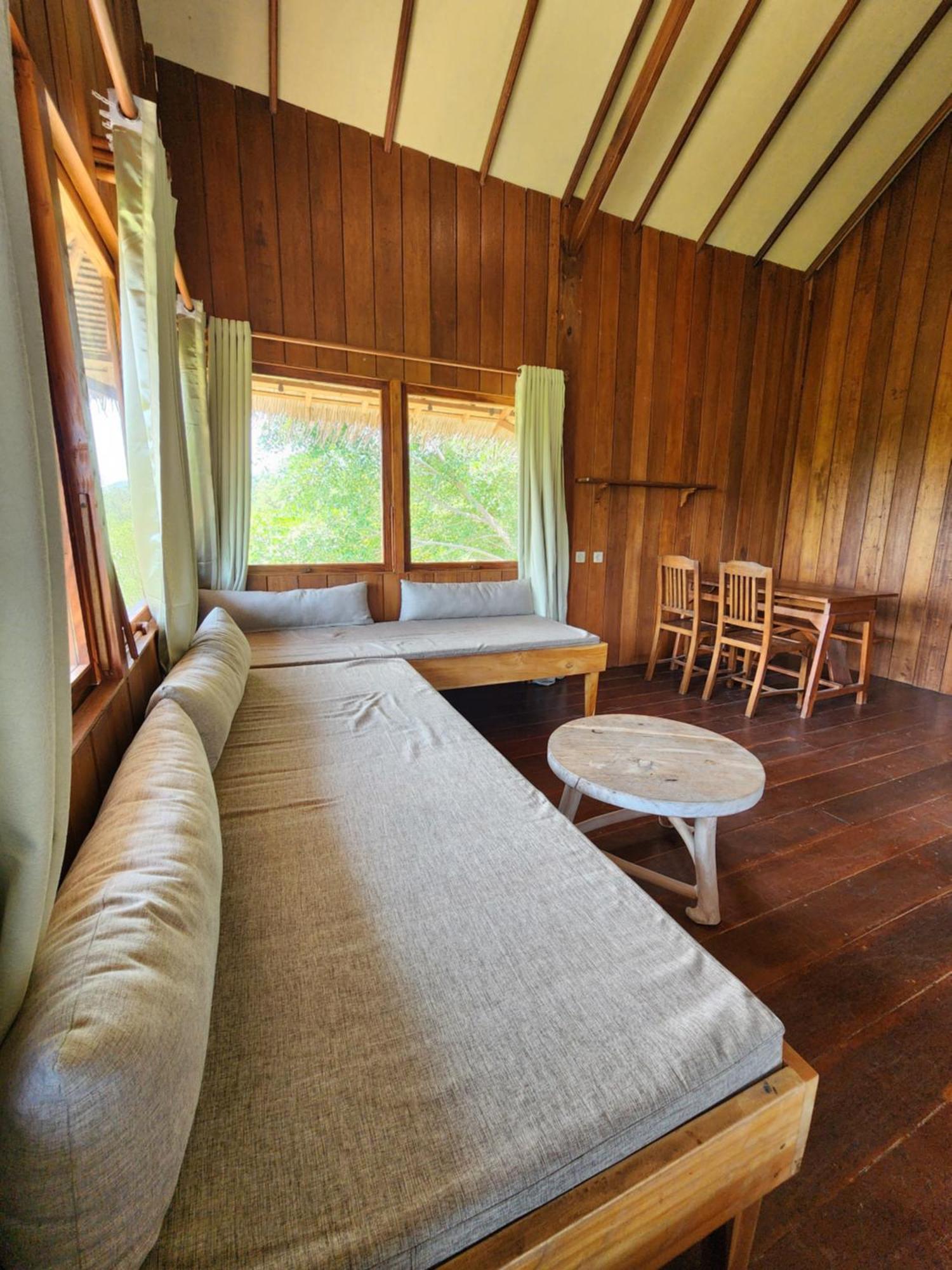 Basa-Basi Lodge Karimunjawa-Inseln Exterior foto