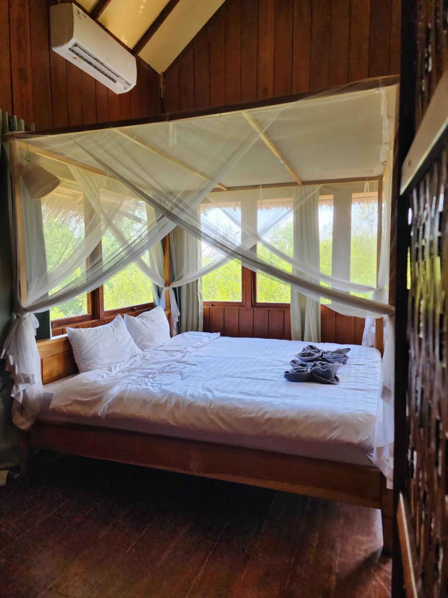 Basa-Basi Lodge Karimunjawa-Inseln Exterior foto