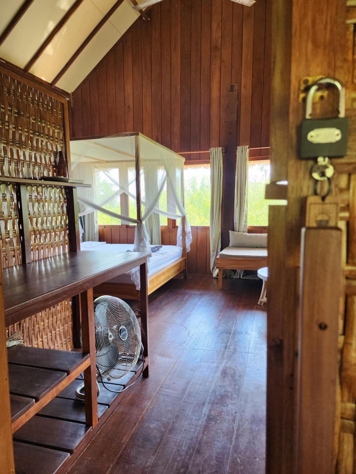 Basa-Basi Lodge Karimunjawa-Inseln Exterior foto