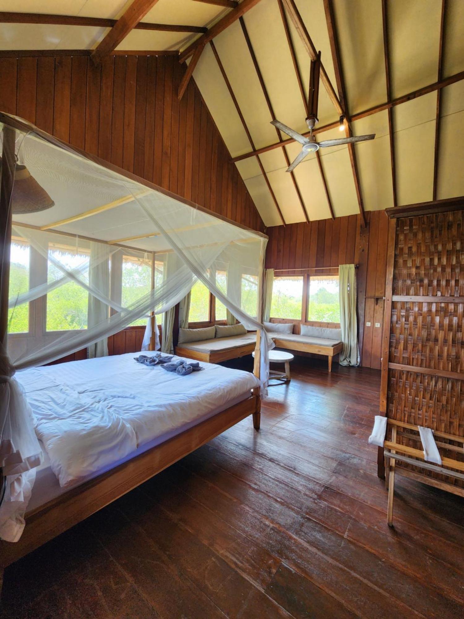 Basa-Basi Lodge Karimunjawa-Inseln Exterior foto