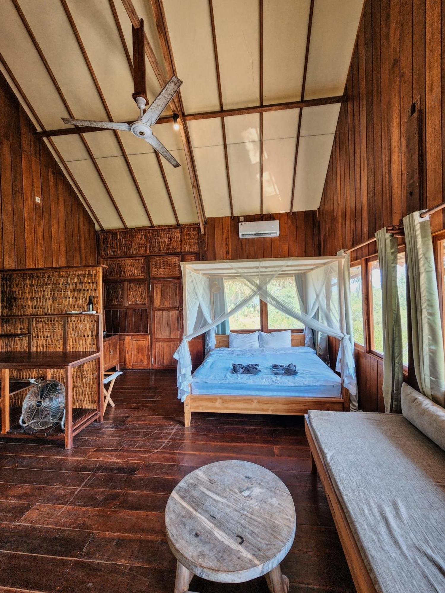 Basa-Basi Lodge Karimunjawa-Inseln Exterior foto