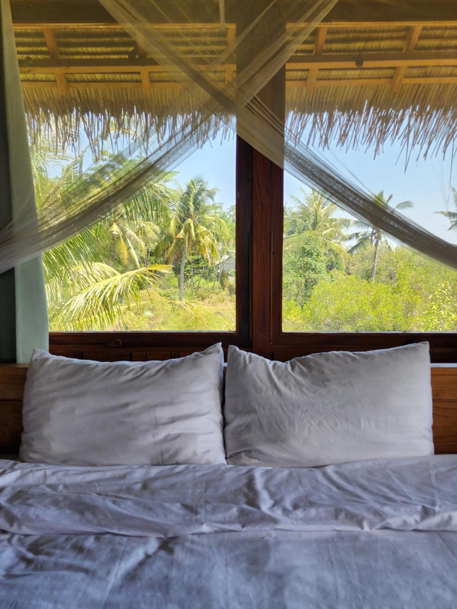 Basa-Basi Lodge Karimunjawa-Inseln Exterior foto